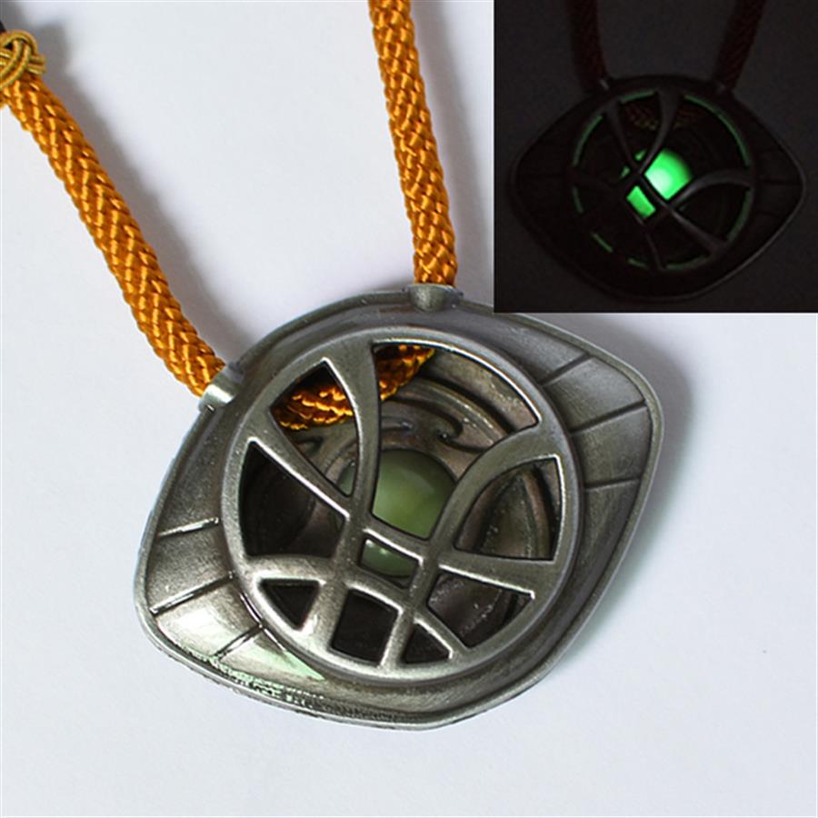 COLGANTE DOCTOR STRANGE OJO DE AGAMOTTO BRILLA EN LA OSCURIDAD