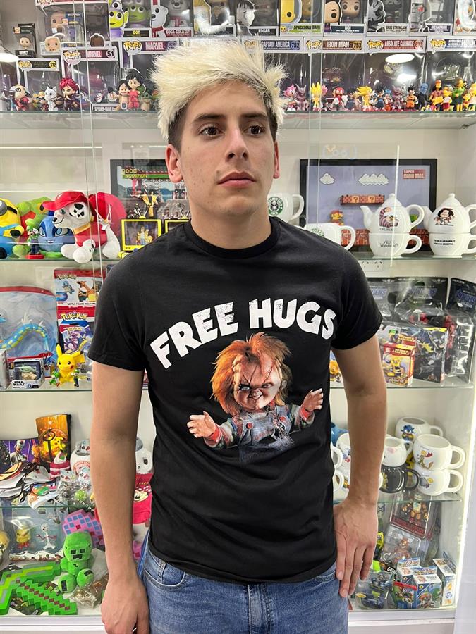 REMERA CHUCKY FREE HUGS TALLE S
