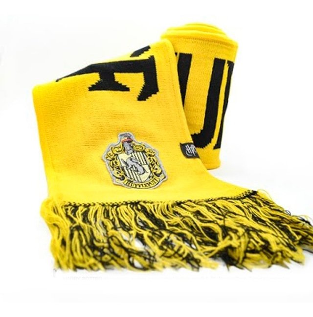 BUFANDA HARRY POTTER HUFFLEPUFF NOMBRE
