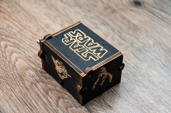 CAJA MUSICAL STAR WARS MADERA MODELOS VARIOS